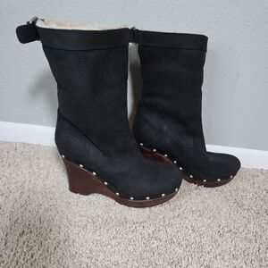 Ugg Carnegie Women's Black leather Shearling-Lined wooden Wedge Boots size 10